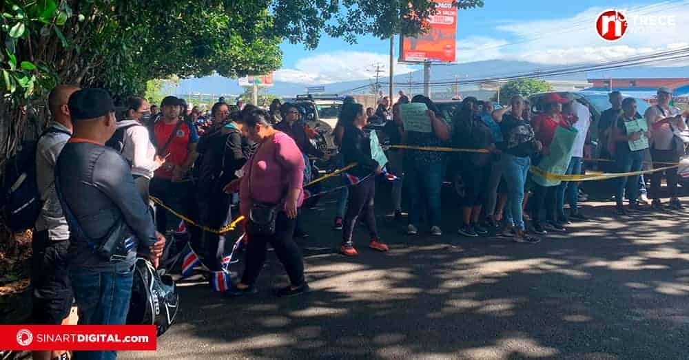 Vecinos de la Carpio bloquearon autopista General Cañas durante 2 horas