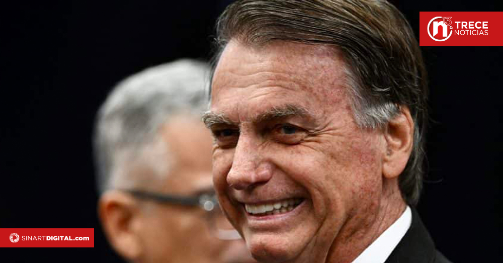 Juez de Brasil ordena vigilancia permanente de Bolsonaro por 