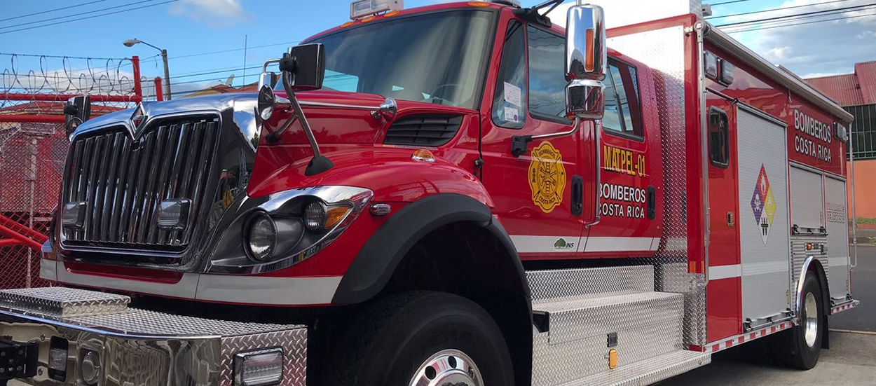 20 personas se quedan sin techo tras incendio en precario de Cartago