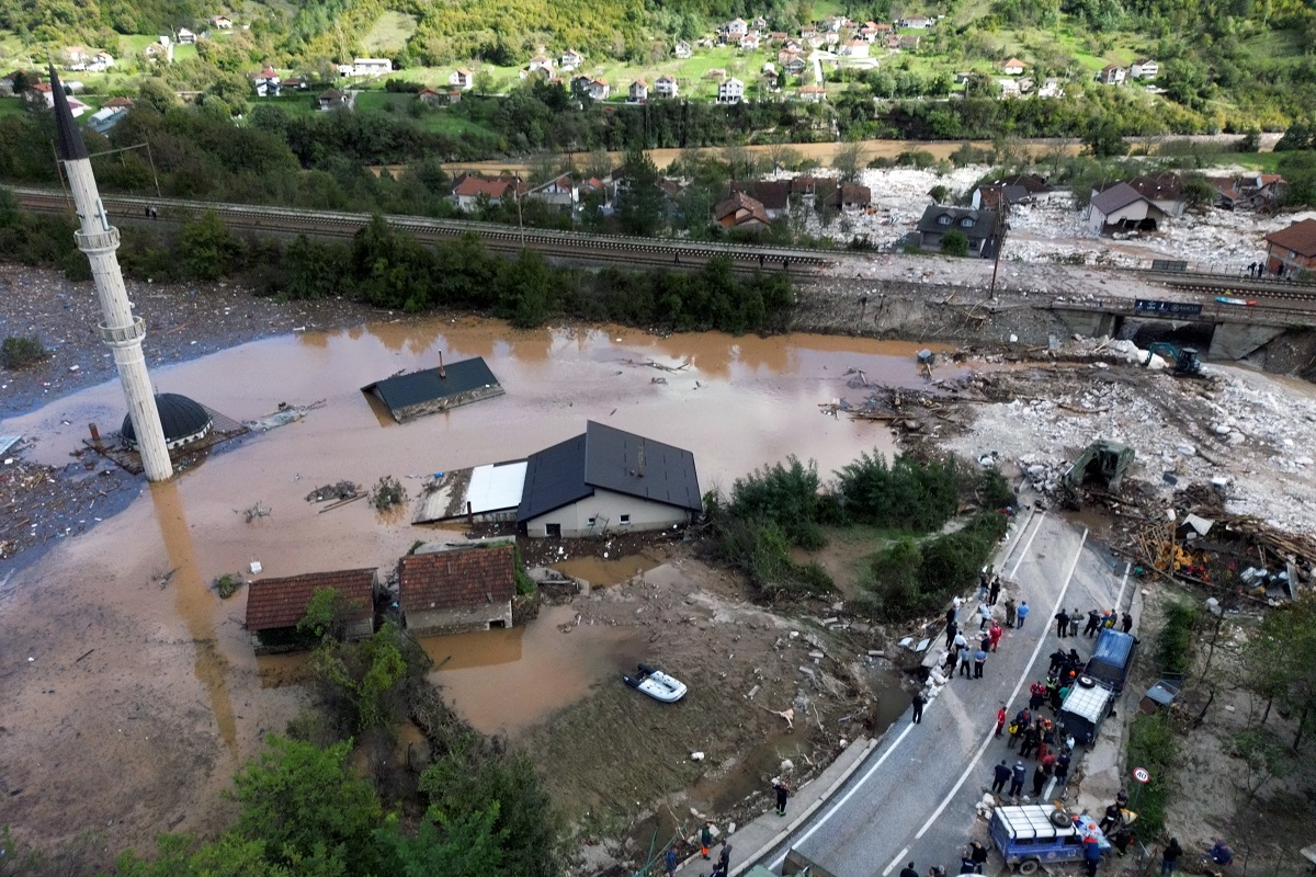 Inundaciones en Bosnia dejan al menos 16 muertos