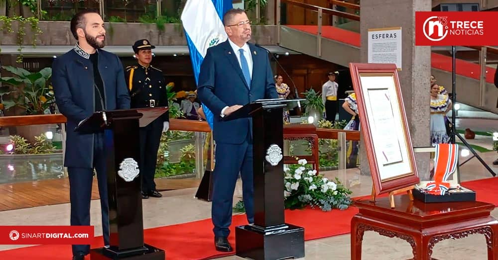 Costa Rica otorga máxima condecoración internacional a presidente de El Salvador