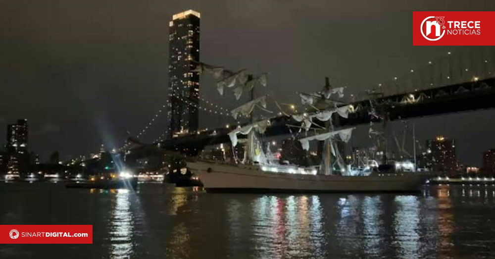 Llegan a México los tripulantes del buque escuela que chocó contra un puente de Brooklyn