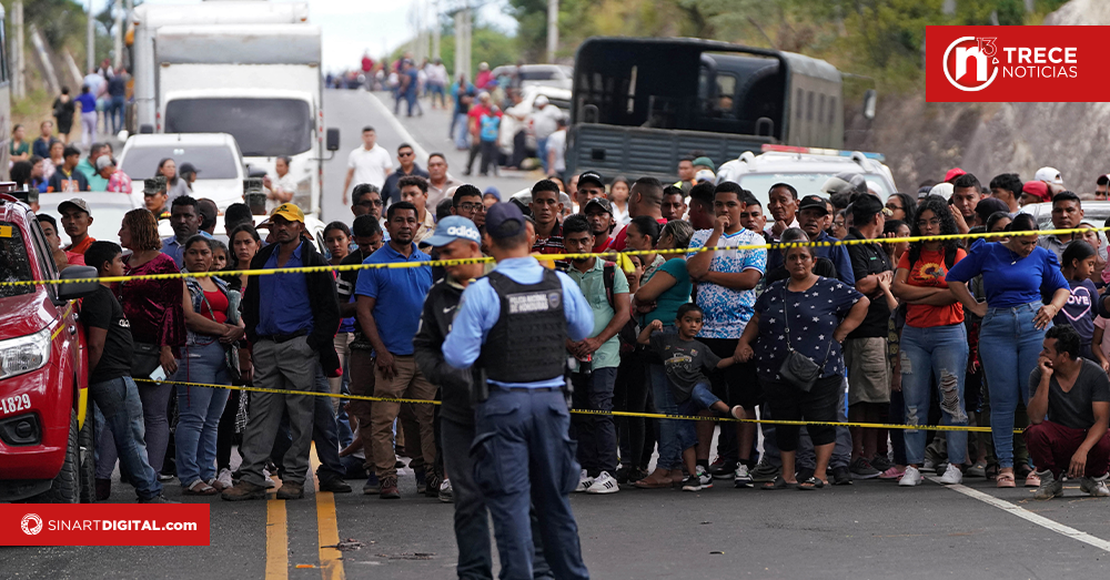 Al menos 13 muertos y unos 30 heridos al volcar autobús en Honduras