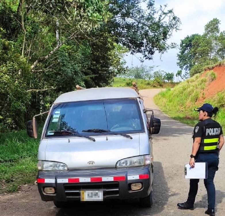 Sujeto portaba 650 litros de combustible en buseta escolar en San Carlos