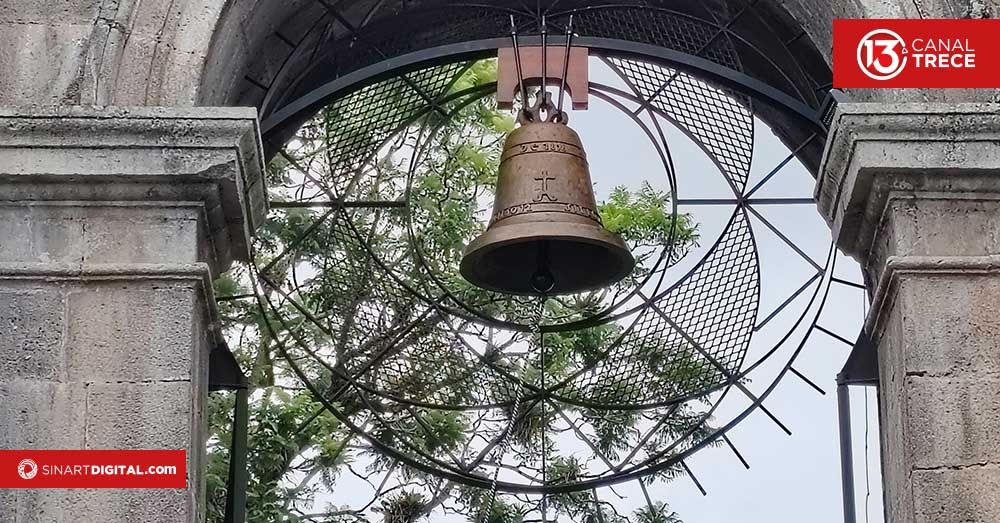 La Campana de la Independencia volvió a las ruinas en Cartago después de su restauración. 