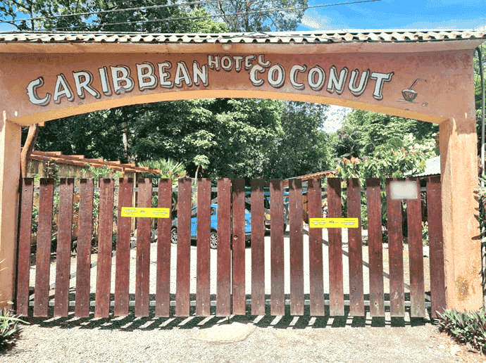 Tres hoteles y 12 empresas más cerradas por incumplir con el fisco