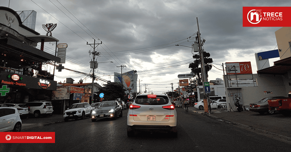 Encender las luces del vehículo es obligatorio: no solo para ver, sino para ser vistos