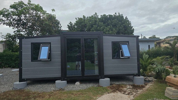 Casas se levantan en dos días