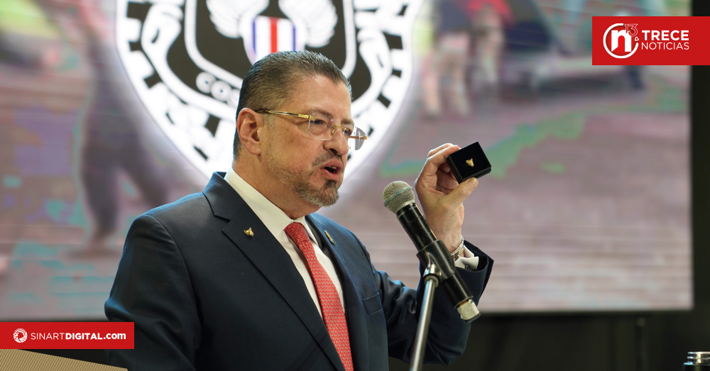 Rodrigo Chaves pierde apoyo, pero sigue entre los presidentes mejor calificados