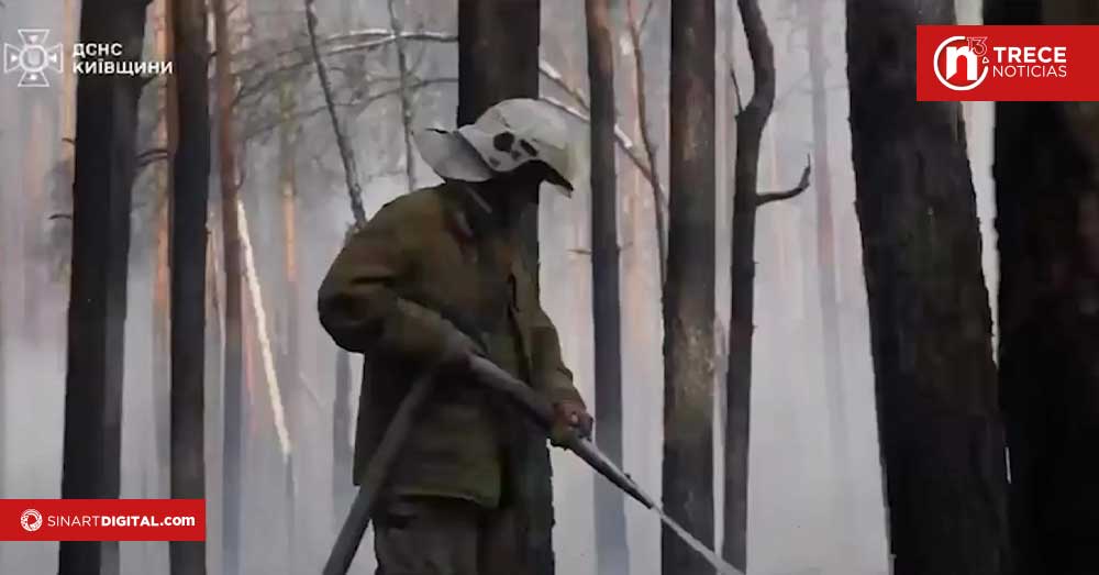 Importante incendio forestal en la zona radioactiva de Chernóbil tras la caída de un dron