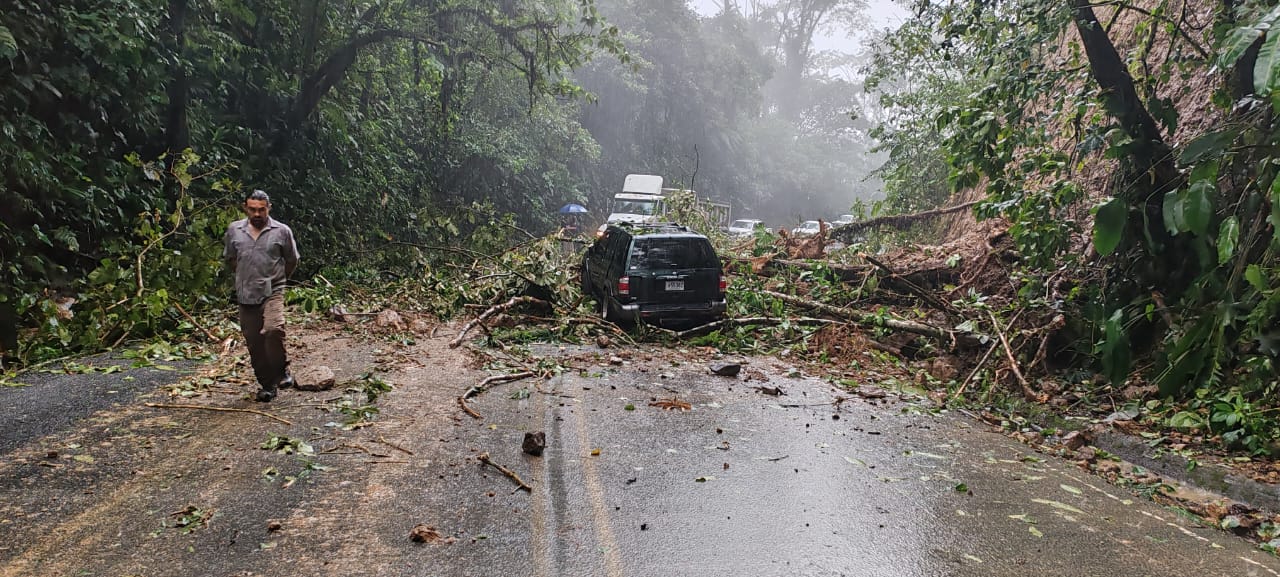 Nuevo derrumbe en Ruta 32 provoca cierre total de la vía