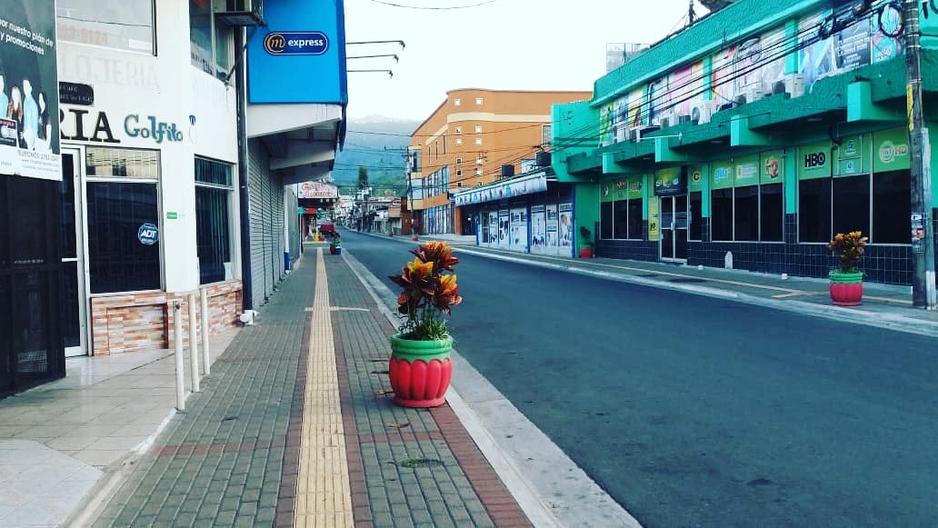 Vecinos de Paso Canoas salen a votar con la esperanza de  oportunidades laborales 