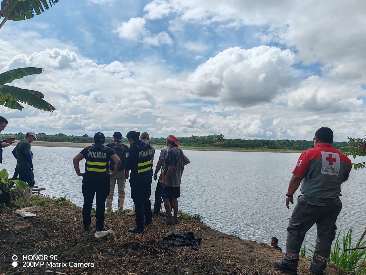 Actualización: Cruz Roja intenta extraer a persona atacada por cocodrilo en Osa