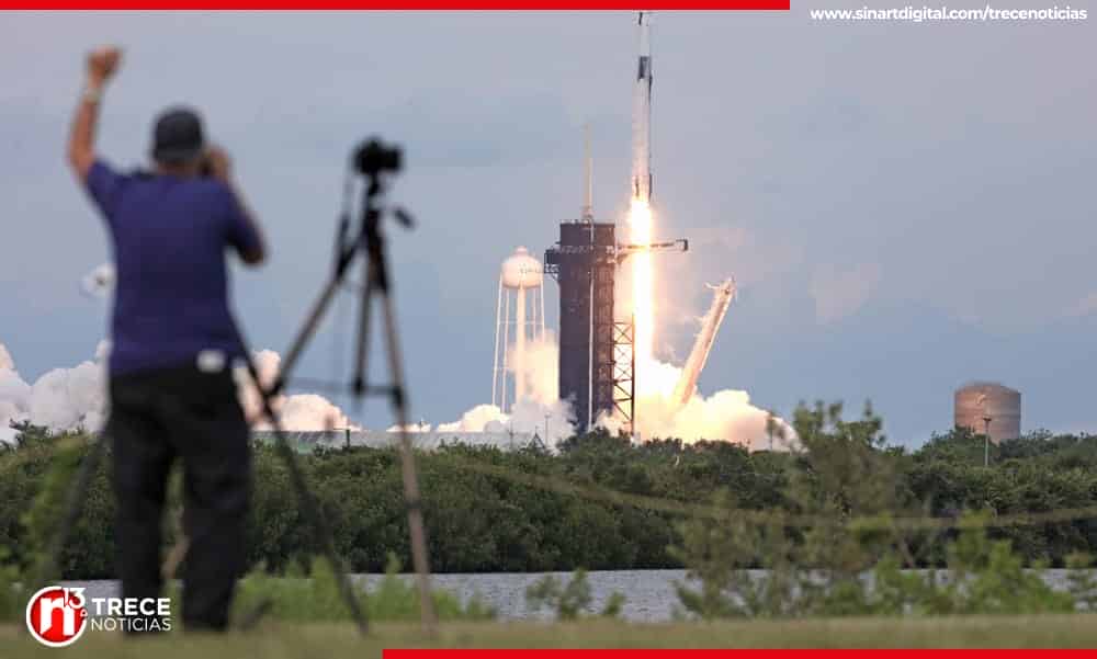 Cohete con una mujer y un hombre saudíes despegó hacia la ISS