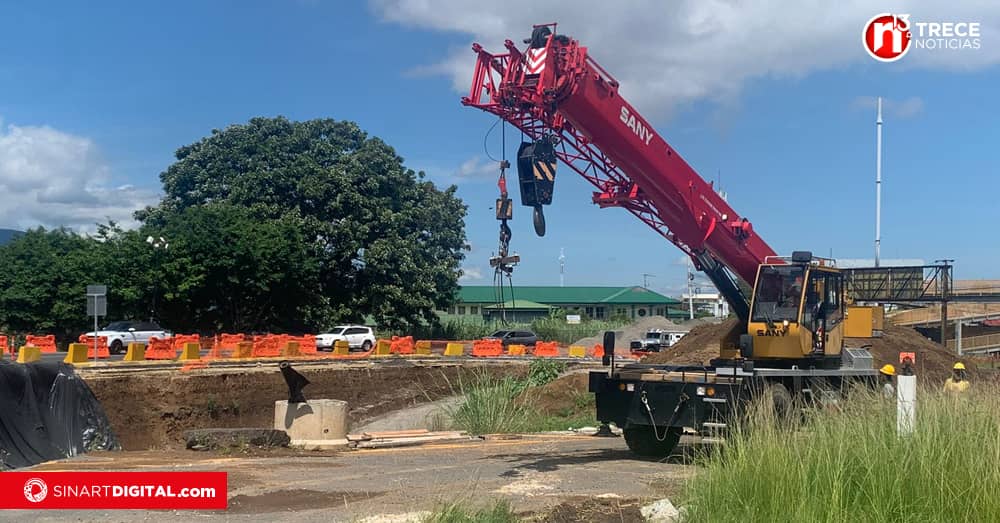 Colocación de vigas obliga a cerrar un carril en cruce de La Galera
