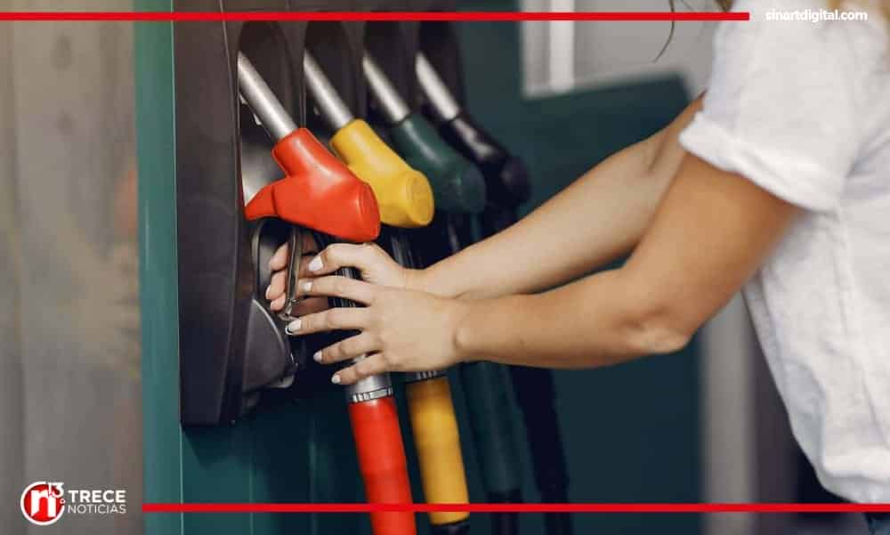 Combustibles amanecen más baratos este martes