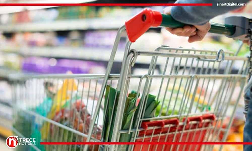 Confianza de los consumidores cae pero se mantiene arriba del promedio histórico