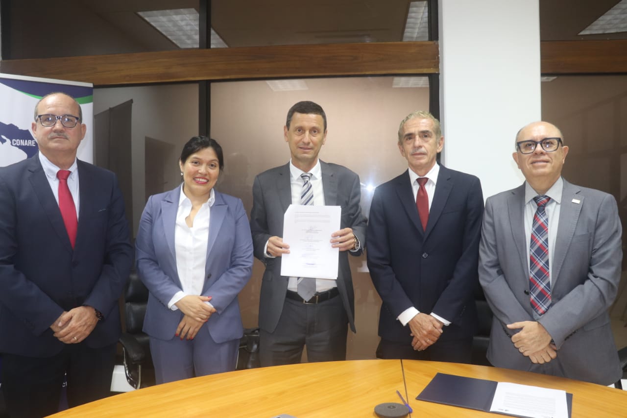 Convenio histórico entre Universidades Estatales