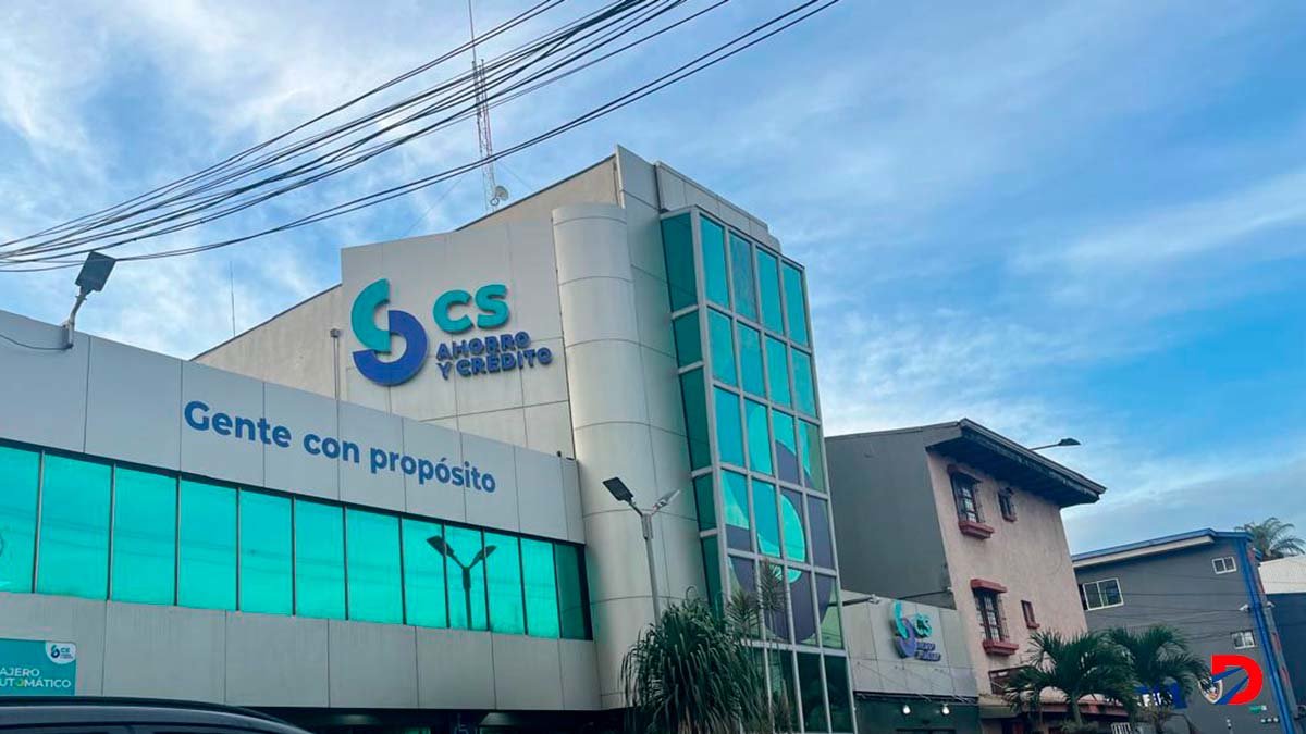 Resolutor analiza propuestas en encuentro con inversionistas de Coopeservidores