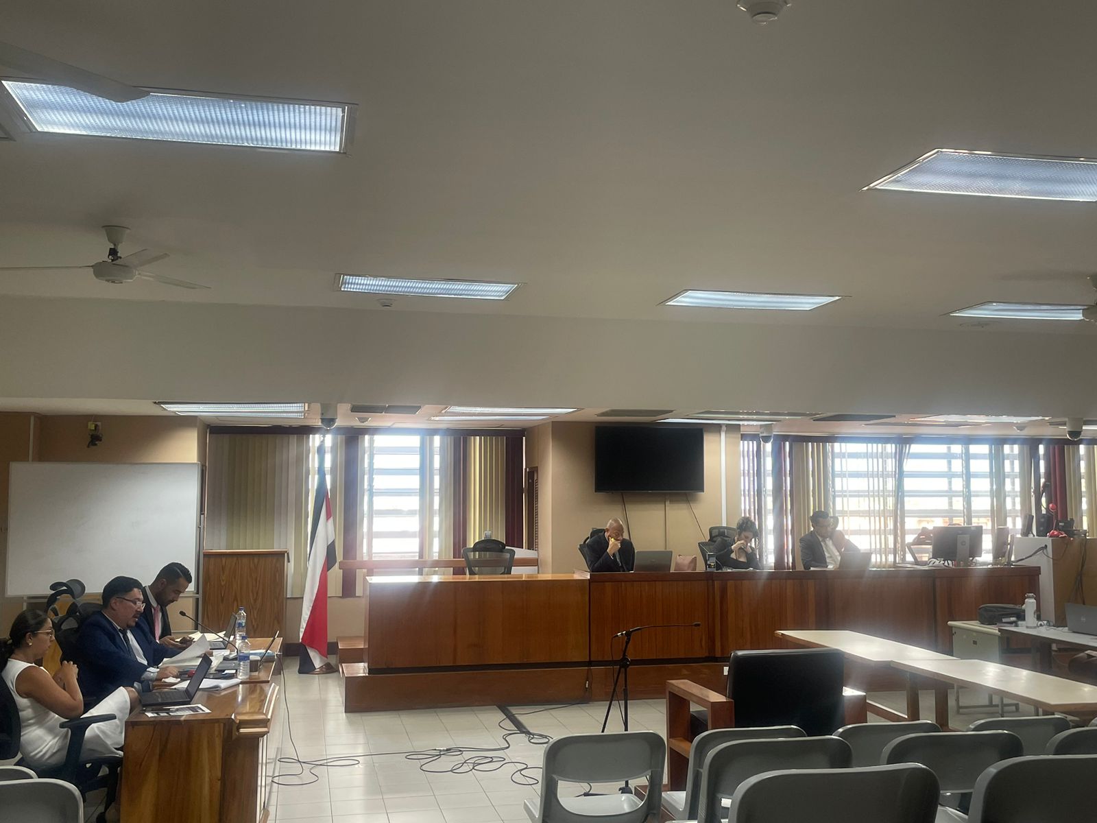 25 nicaragüenses aprehendidos por intentar extraer material minero en Crucitas