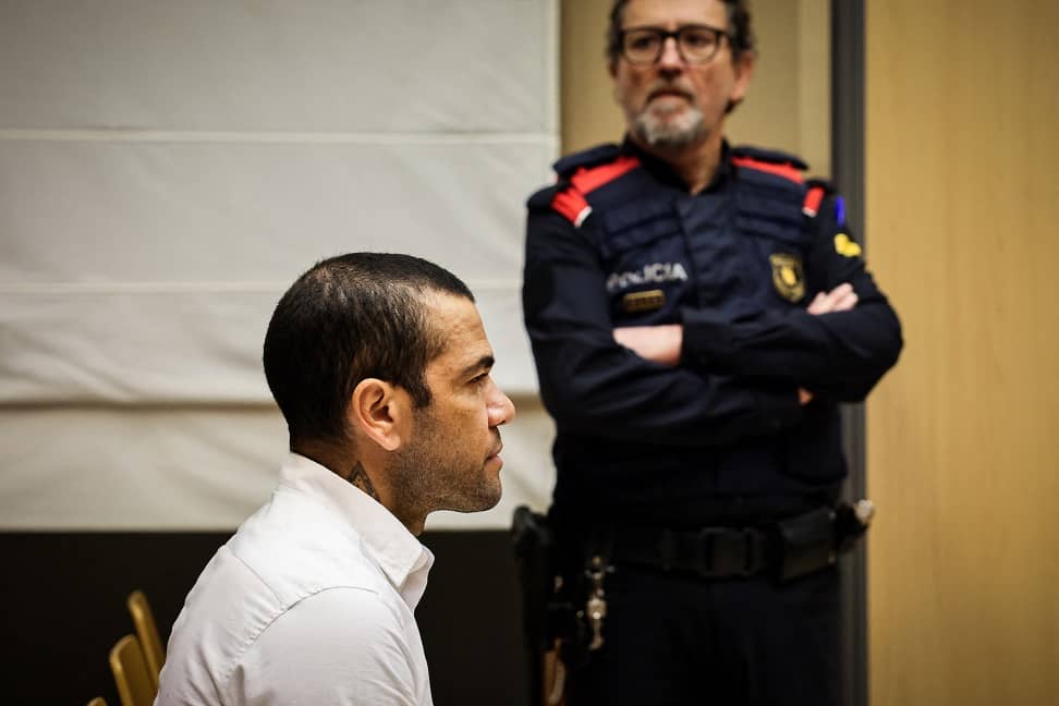 VIDEO | Dani Alves, condenado en España a 4 años y medio de cárcel por violación