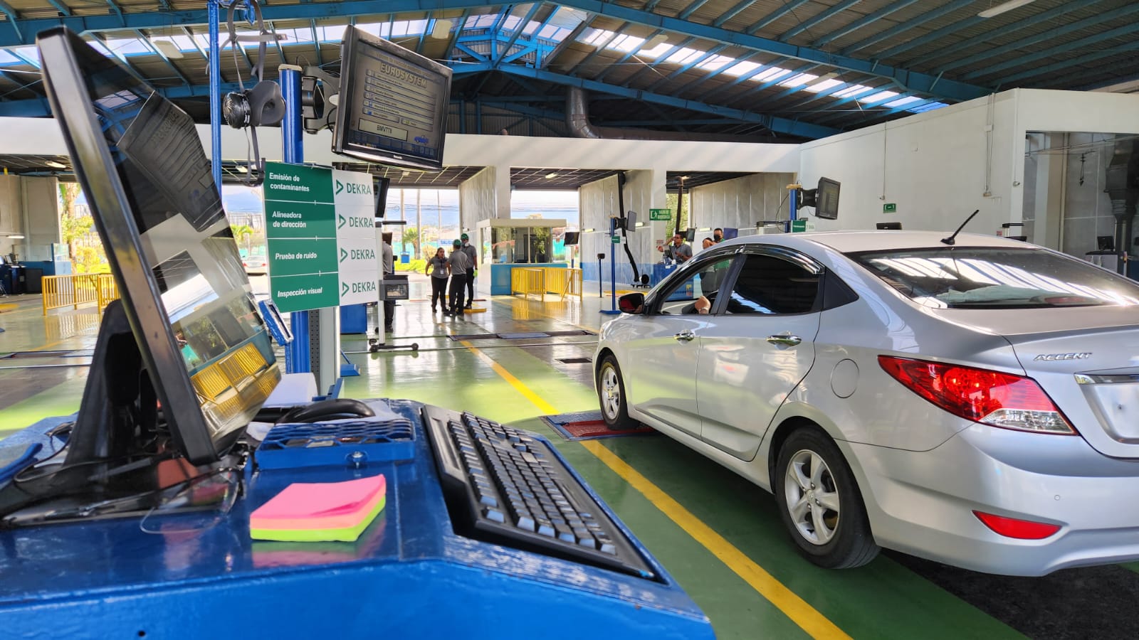 Problemas de gases, frenos y llantas son los más frecuentes en inspección vehicular