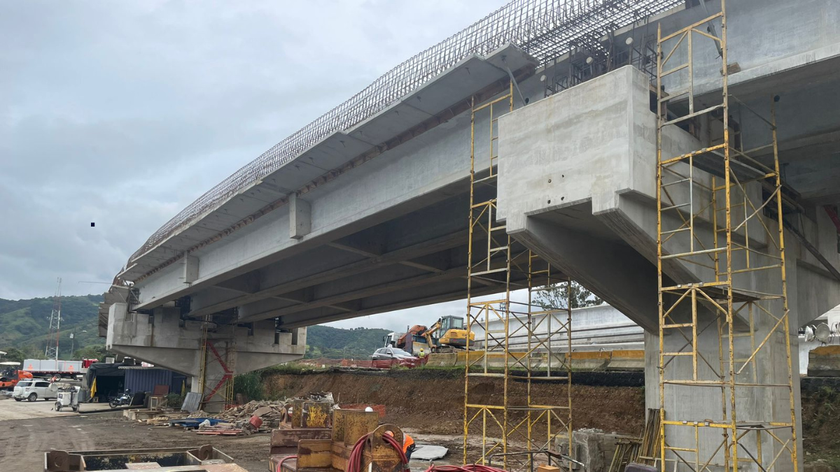 Ministro defiende que un cuarto nivel en Taras-La Lima no es necesario; diputada de Cartago exige soluciones a largo plazo