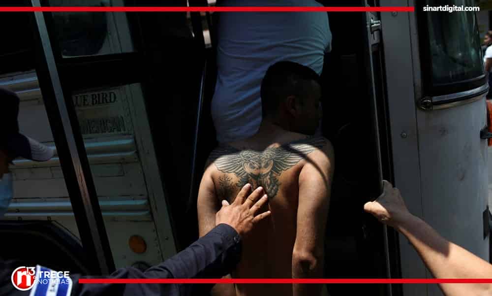 El Salvador: director de la policía sugiere que podría comenzar proceso penal contra periodistas por caso tregua de pandillas