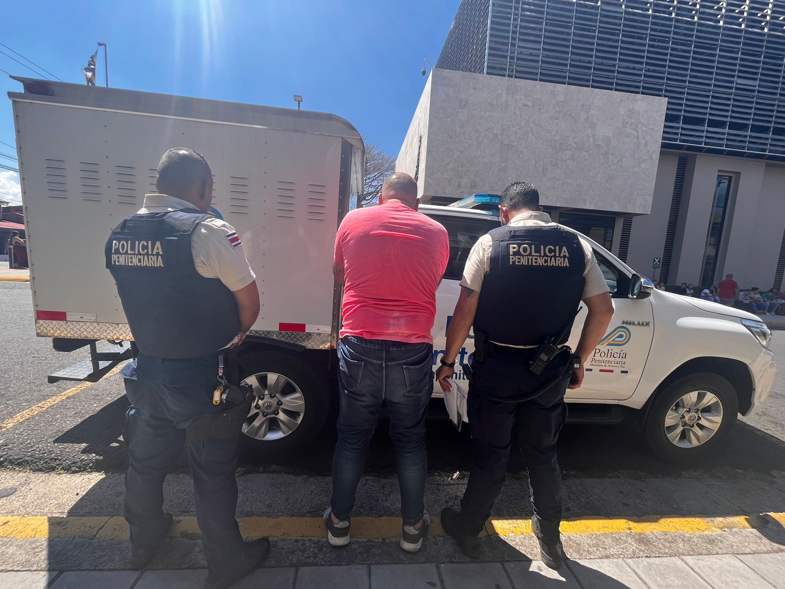 Tres policías penitenciarios intentaron meter celulares no autorizados a cárceles