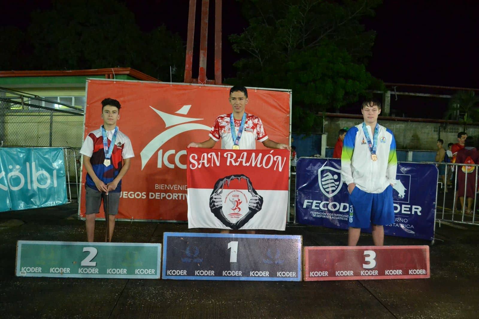 Dilan Mayorga le da a San Ramón medallas en el paranatación