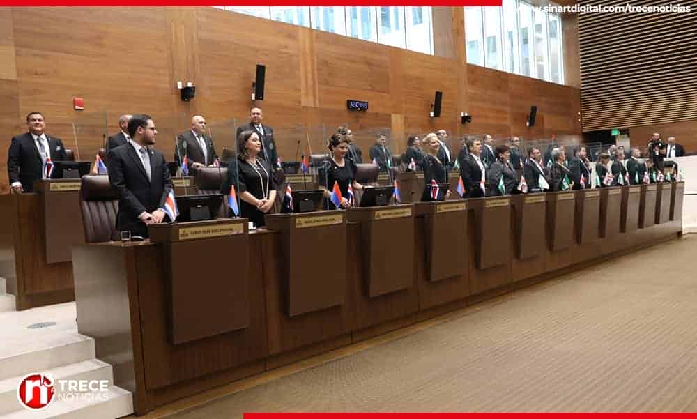 Guillotina legislativa cae sobre proyecto de jornadas flexibles: Votarán 725 mociones sin discutirlas