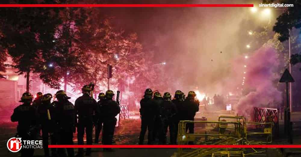 Disturbios por joven baleado continúan en Francia por tercera noche