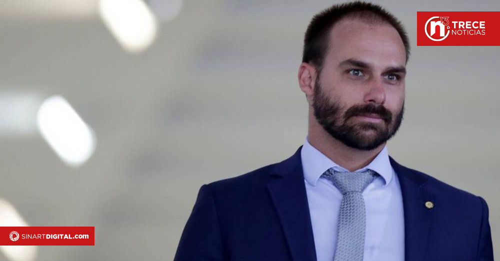 Bajo amenaza de quedar sin pasaporte, diputado hijo de Bolsonaro se queda en EEUU