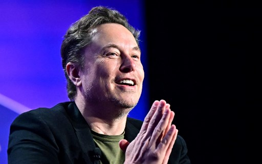 Musk arremete contra la alianza Apple-OpenAI y amenaza con prohibir el iPhone en sus empresas