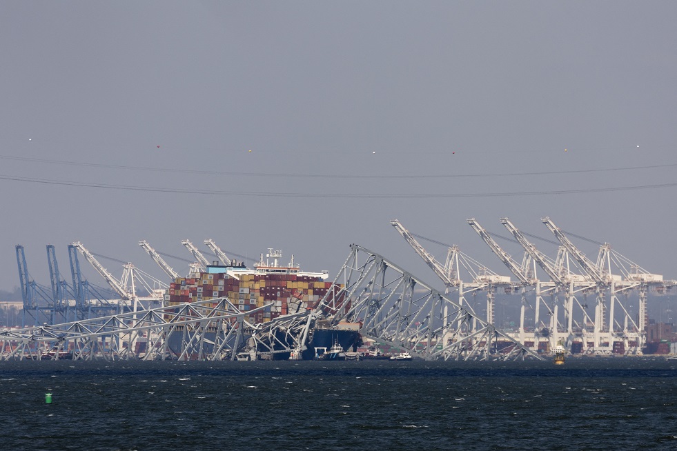Comienzan las tareas de desescombro tras derrumbe de puente en Estados Unidos