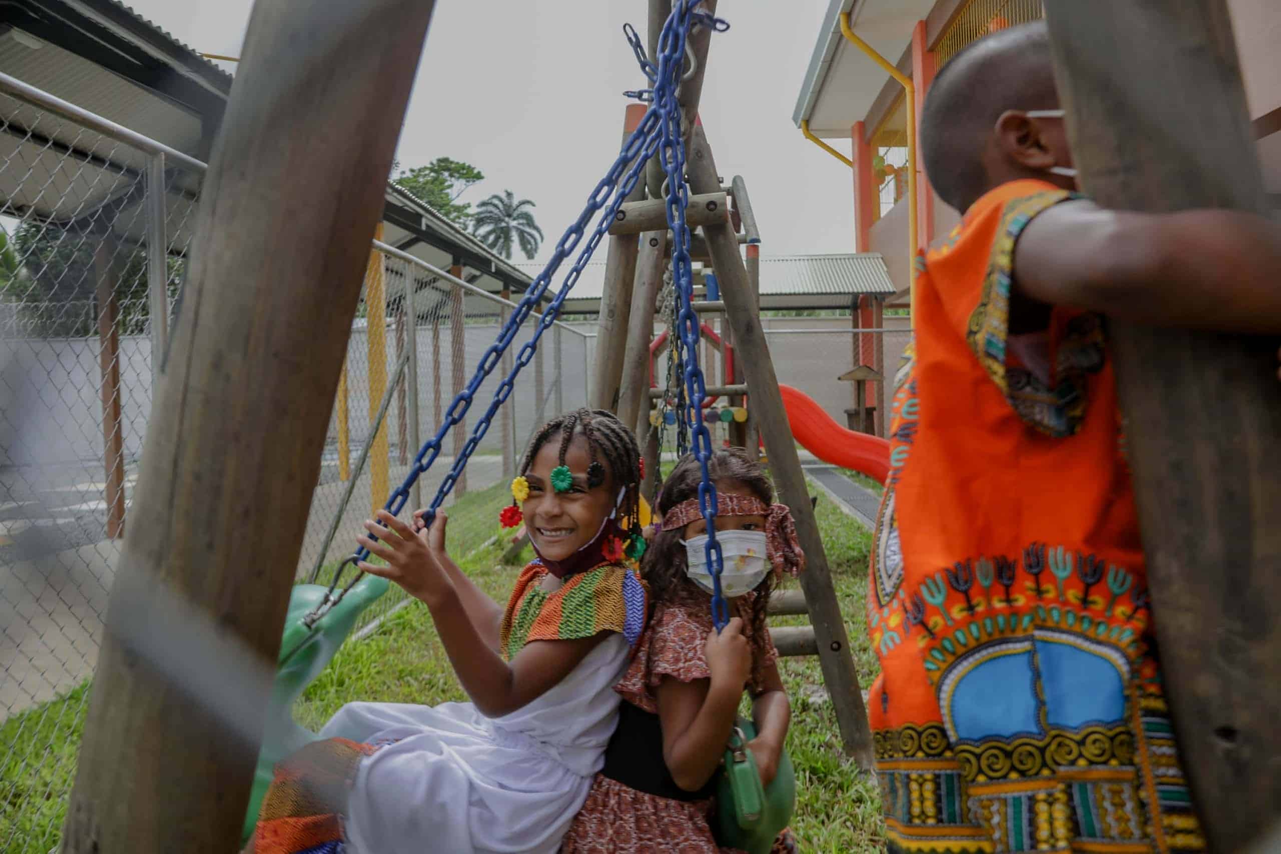 Manifestación por presupuesto de educación: Escuelas y colegios trabajan a media máquina