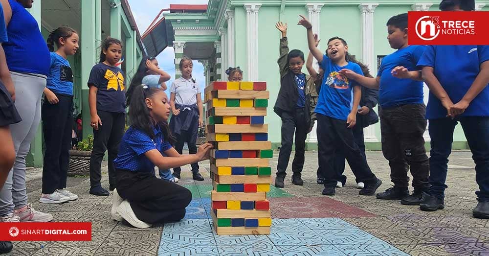 Escuela Juan Rafael Mora celebró a lo grande a la niñez de su institución