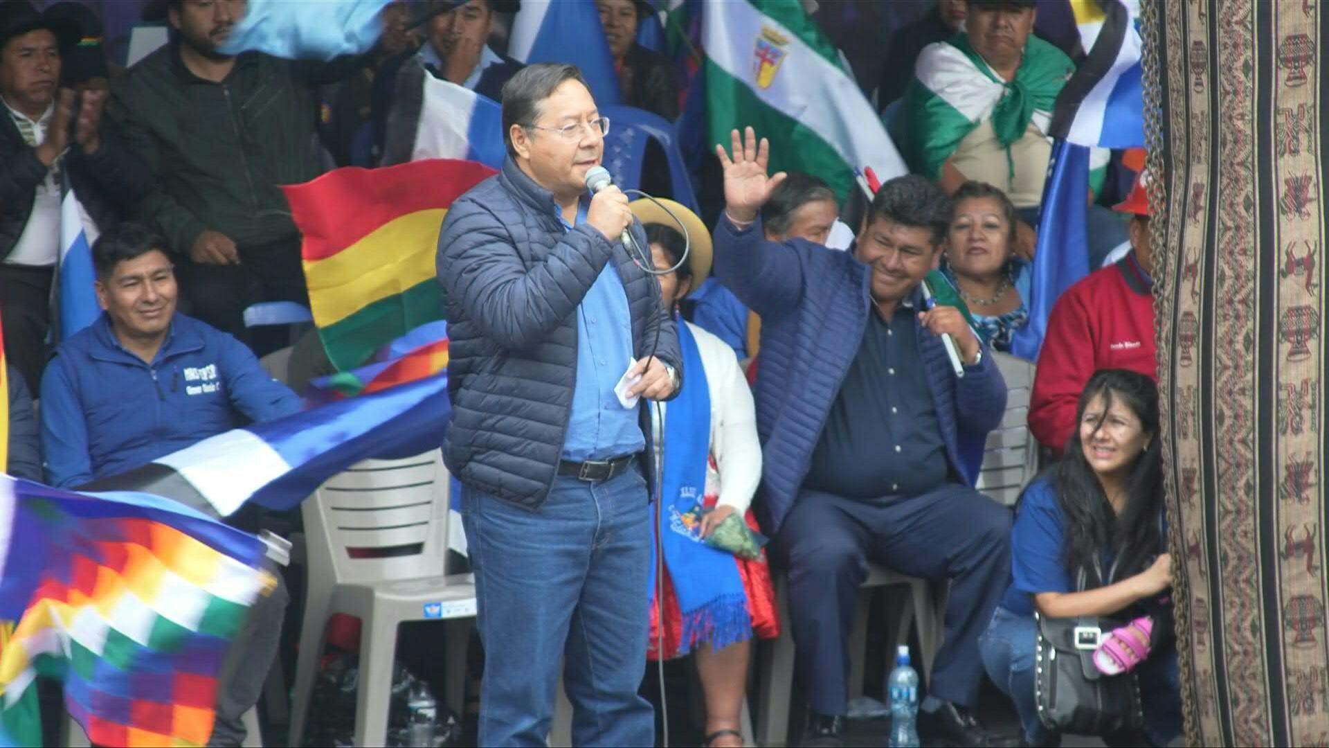 Partido oficialista de Bolivia celebra aniversario dividido entre 
