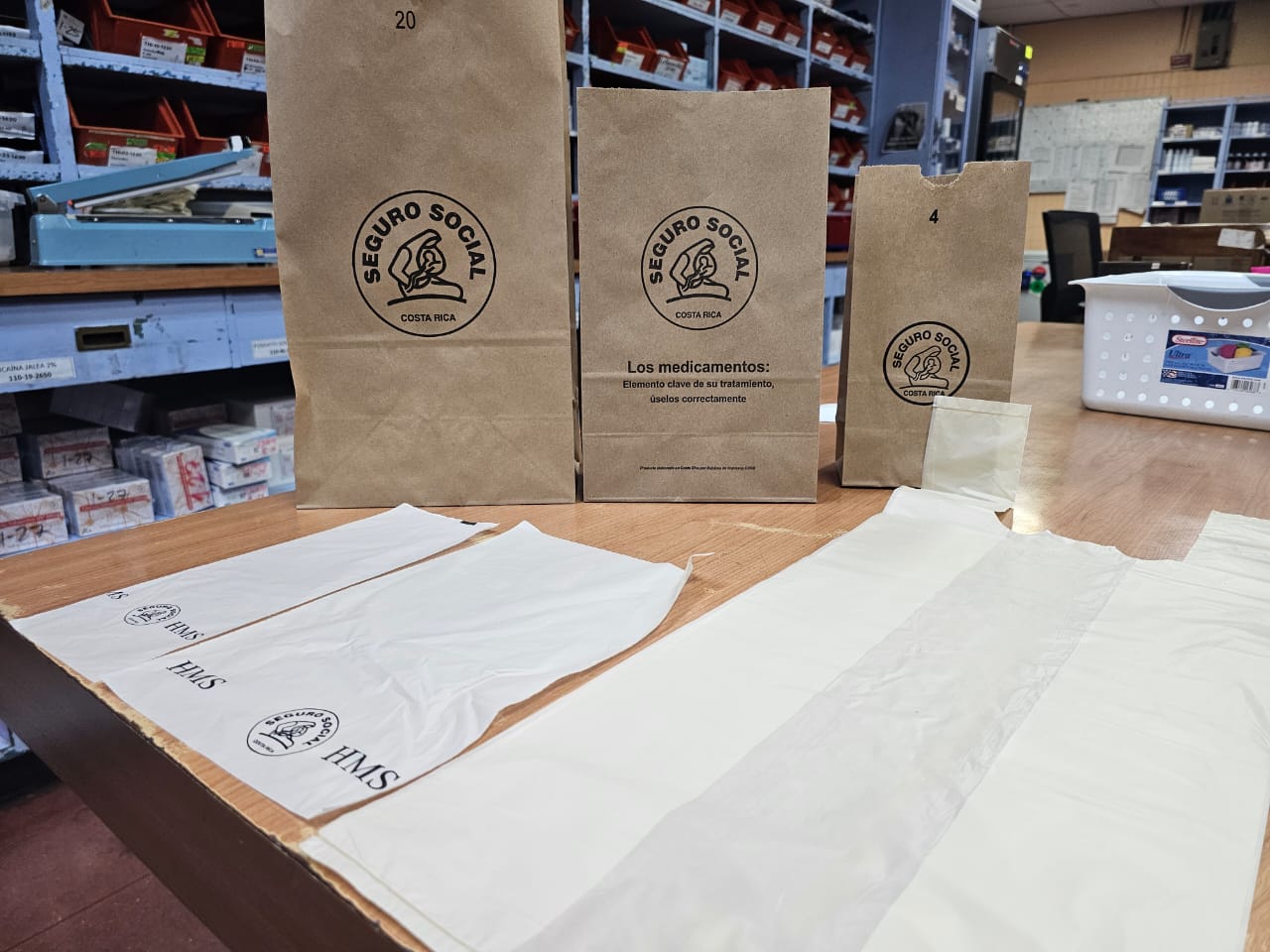 Hospital de Puntarenas implementa bolsas biodegradables para medicamentos