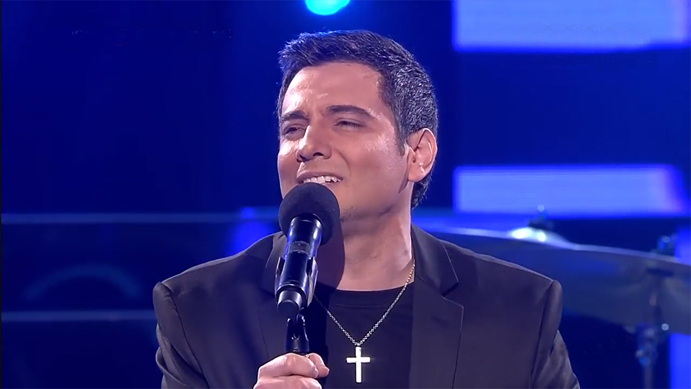 Fran Valenzuela junto a la Orquesta Filarmónica cantan a Sanz