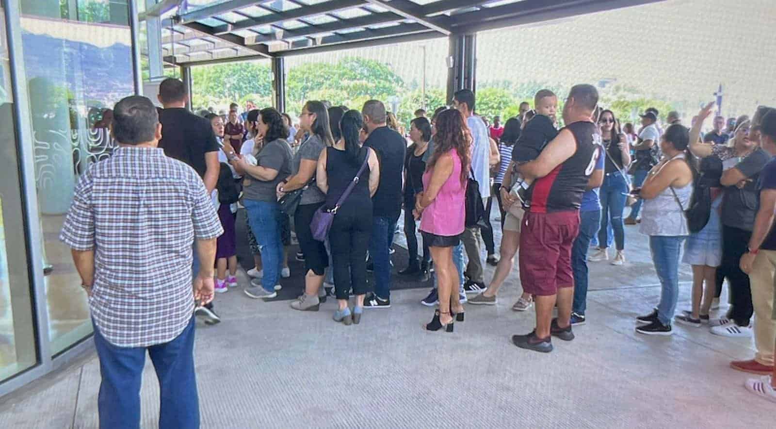 Trámite de pasaporte sin cita provocó largas filas en Centro de Convenciones 