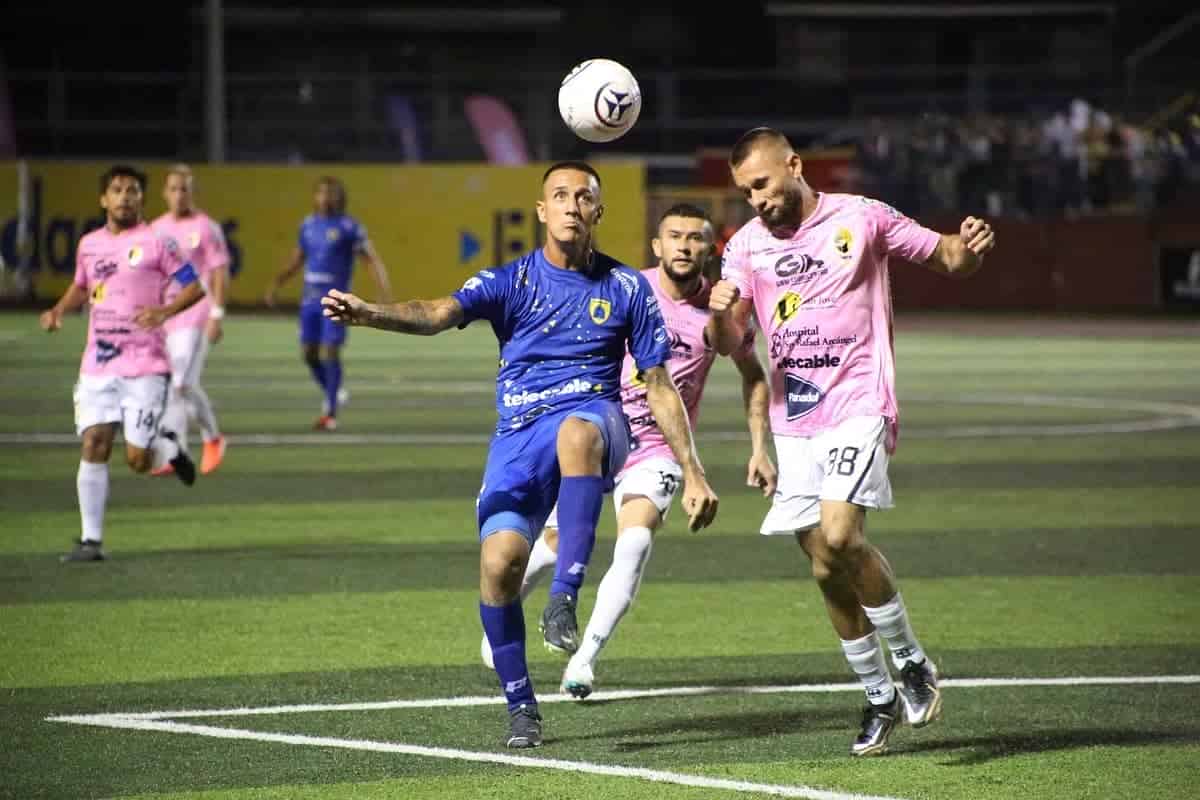 Escorpiones gana el primer round ante Liberia