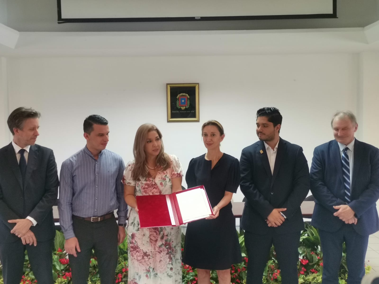 Ministerio de Salud, gobierno francés y FEMETROM firman acuerdos para mejorar el manejo de los residuos en San José