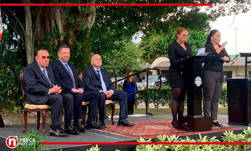 Rodrigo Chaves firma ley contra crimen organizado