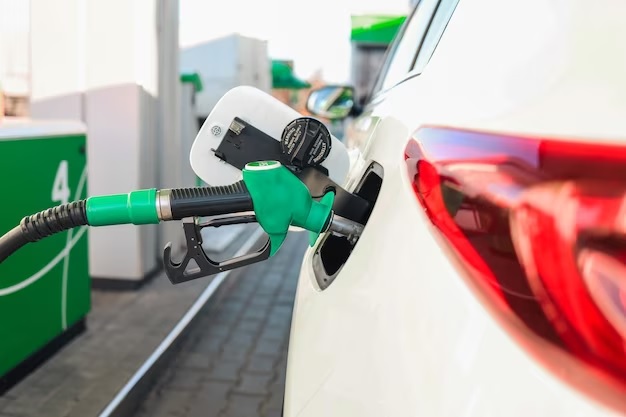 El litro de súper y el gas estarán más caros desde este miércoles