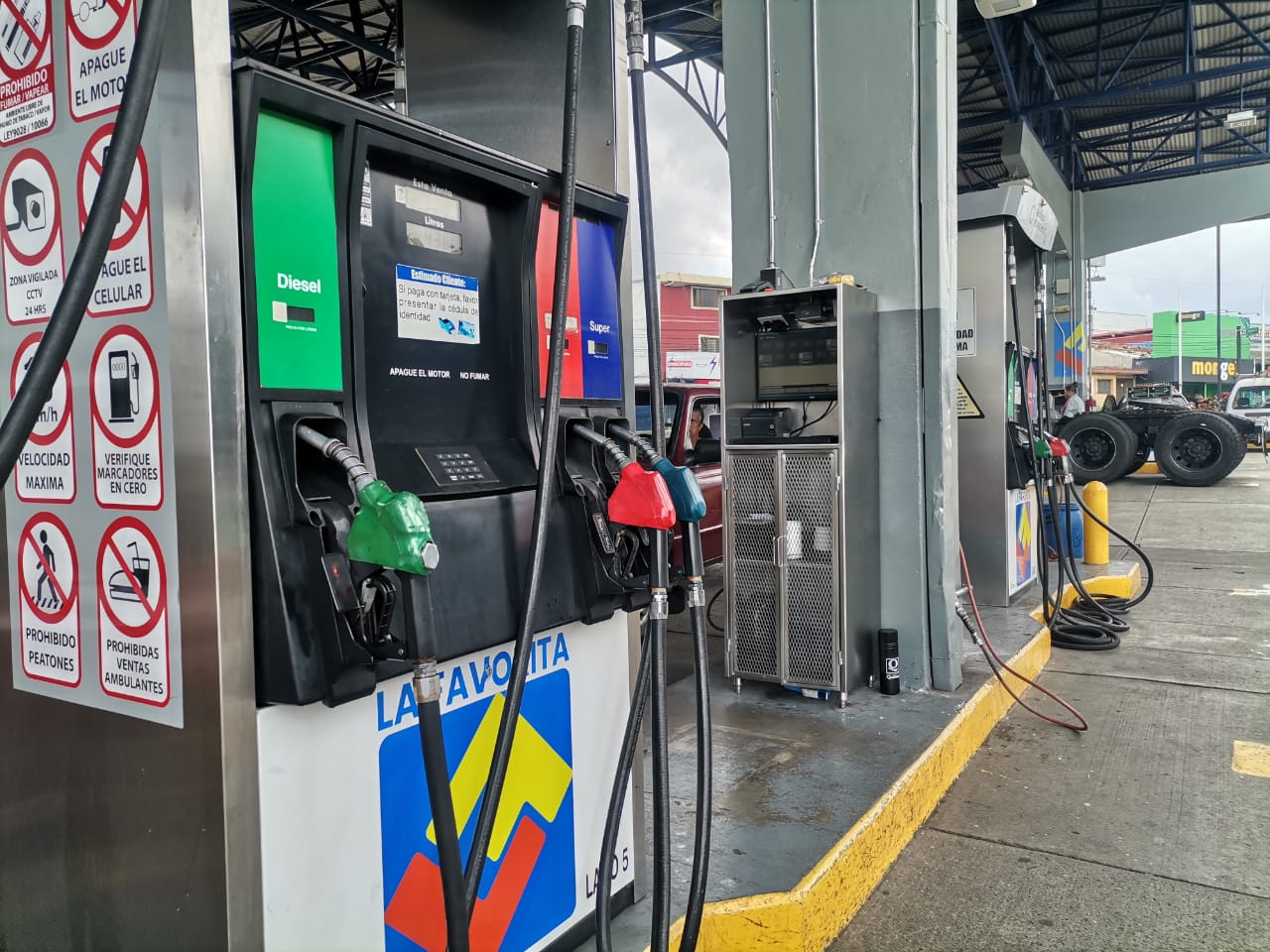 Precio de combustible bajará entre ¢20 y ¢32