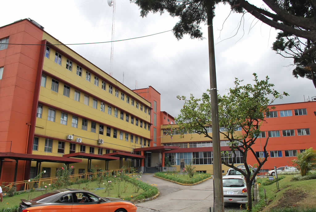 Hospital de Geriatría suspende visita por brote de casos respiratorios