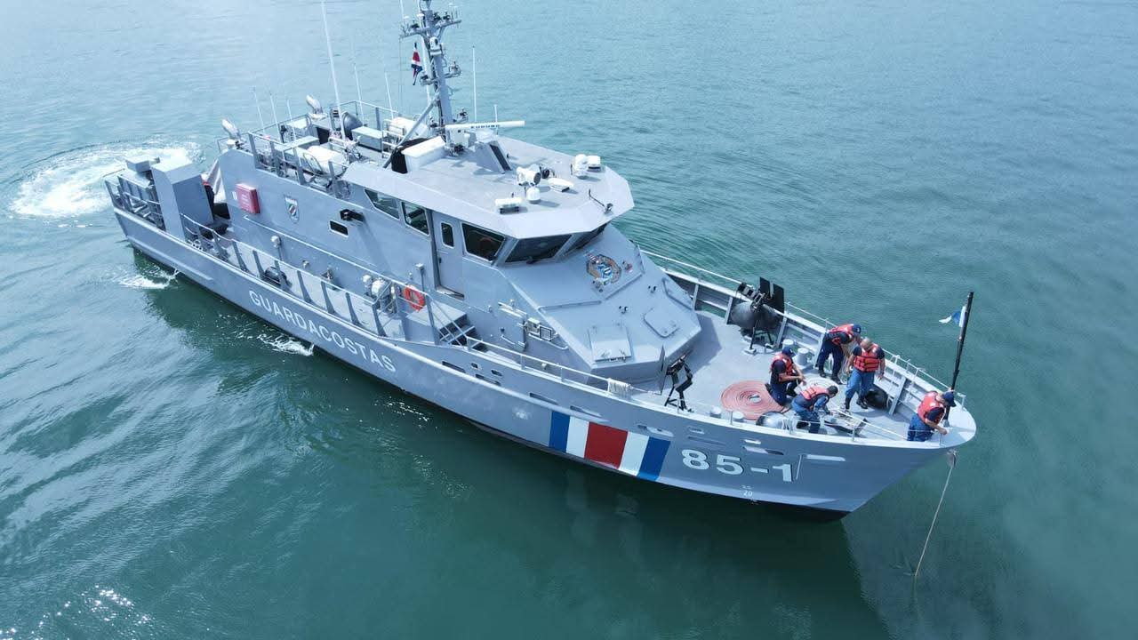 Hallan con vida a uno de los 5 navegantes desaparecidos