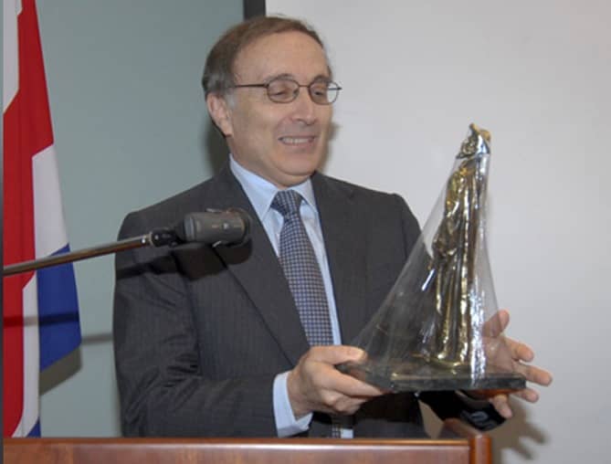 Guy de Téramond declarado como 'Padre del Internet en Costa Rica' 