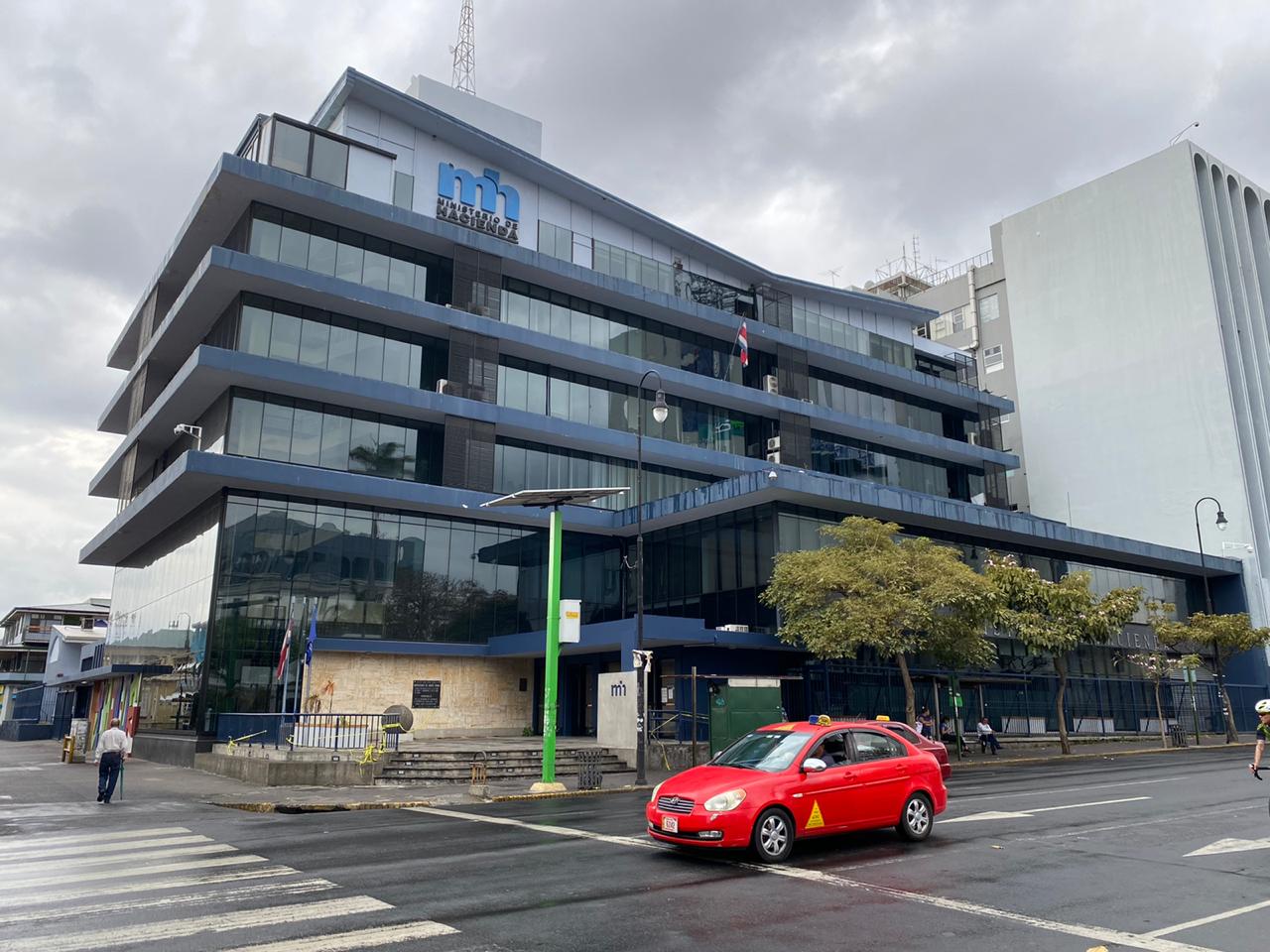 Diputada revela que Hacienda se negó a girar ¢10.000 millones para viviendas